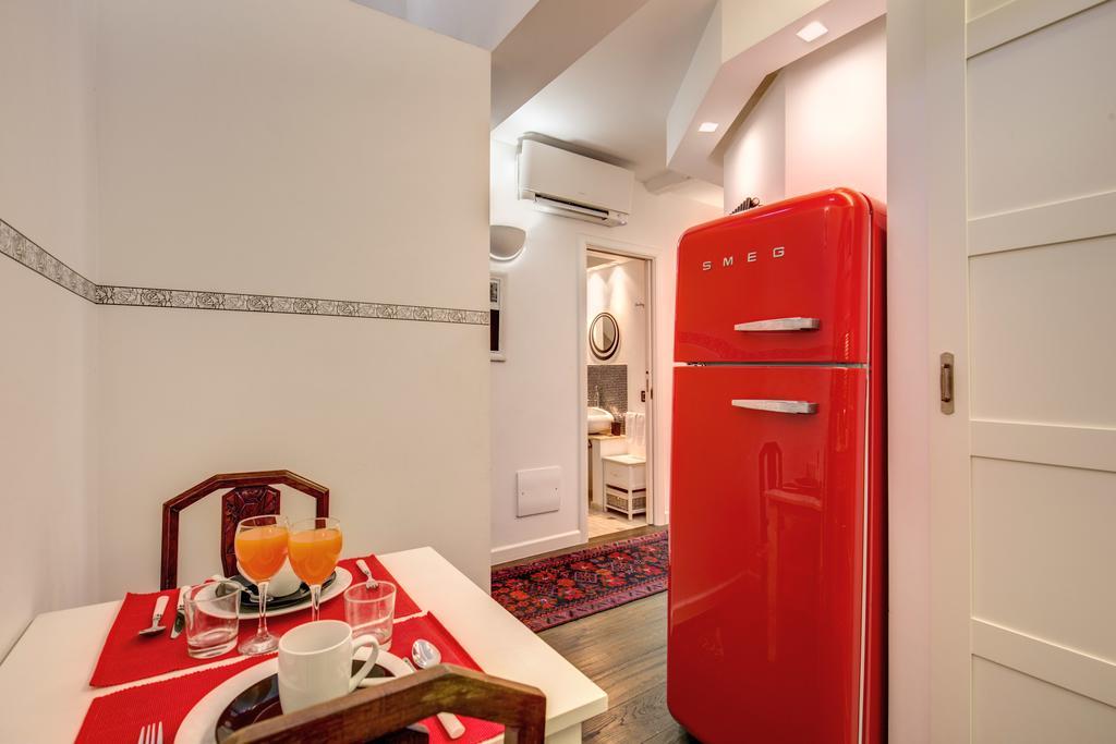 Campo De' Fiori Stylish White Apartment Rome Exterior photo