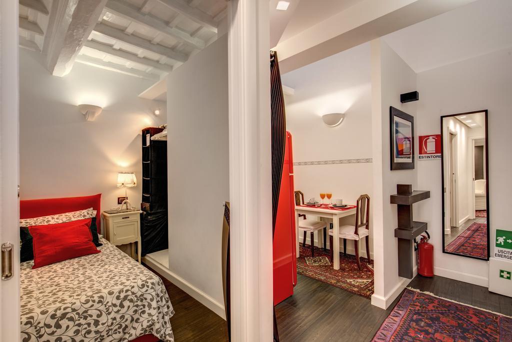 Campo De' Fiori Stylish White Apartment Rome Exterior photo