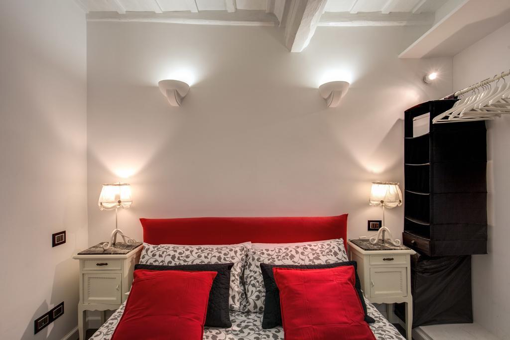 Campo De' Fiori Stylish White Apartment Rome Exterior photo