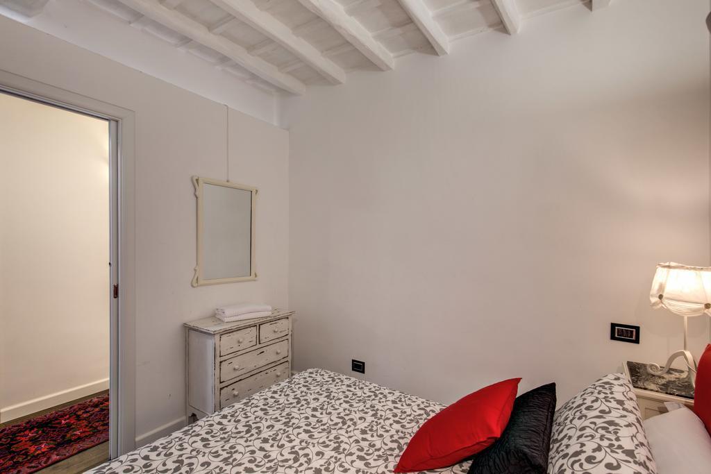 Campo De' Fiori Stylish White Apartment Rome Exterior photo
