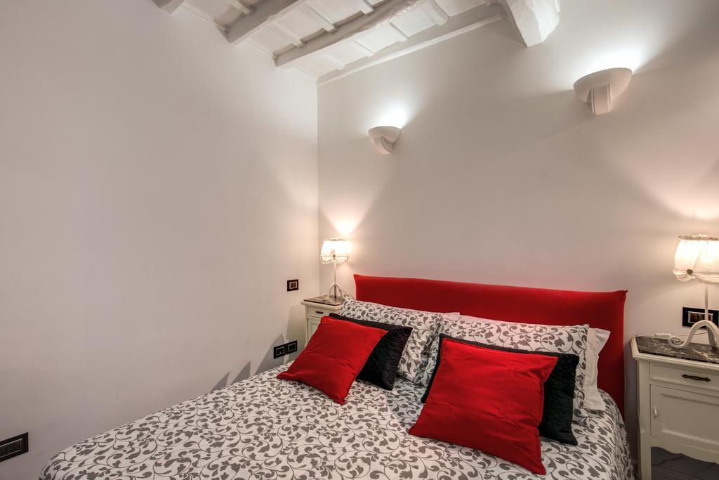 Campo De' Fiori Stylish White Apartment Rome Exterior photo